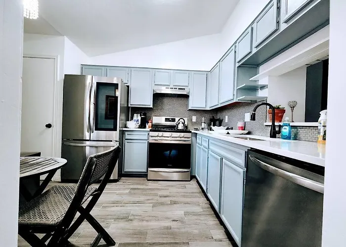 Spacious Family Home In Round Rock W Private Yard