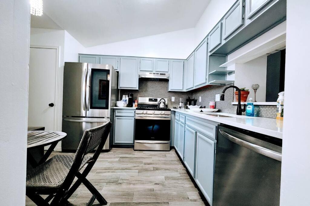 Spacious Family In W Private Yard Hébergement de vacances